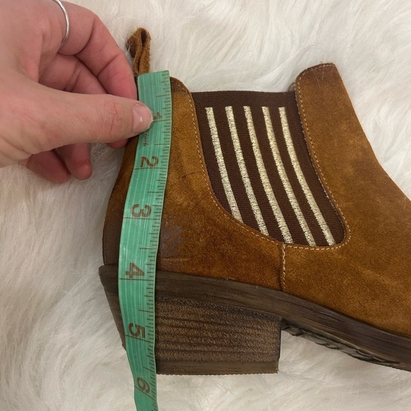 VIVIAN tan suede ankle booties size 37 NEW - Picture 4 of 8